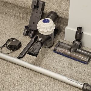 Dyson V6 Cord-Free Vacuum Cleaner